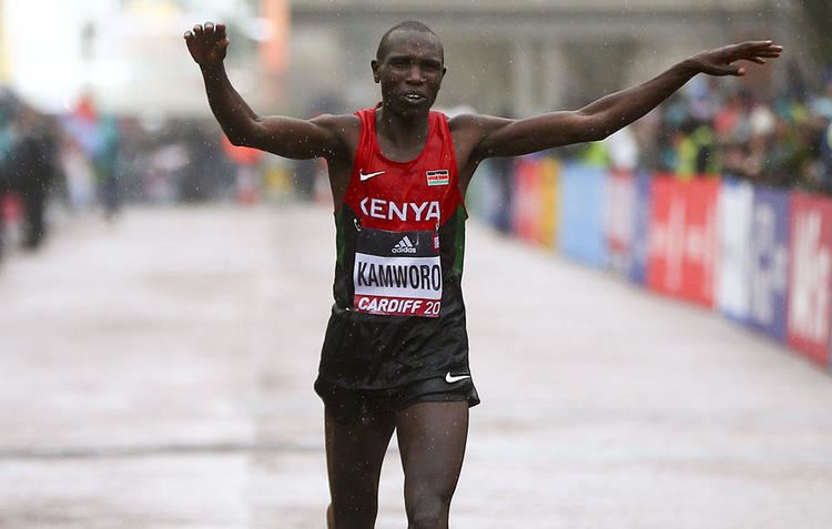 Geoffrey Kipsang Kamworor Watch World Champion Weaves Through the Masses After Falling