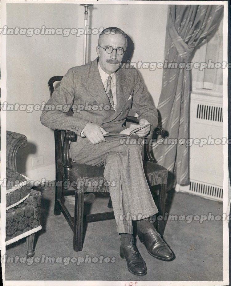 Geoffrey Whiskard 1941 Sir Geoffrey Whiskard Kcmg Suite Waldorf Astoria British Man