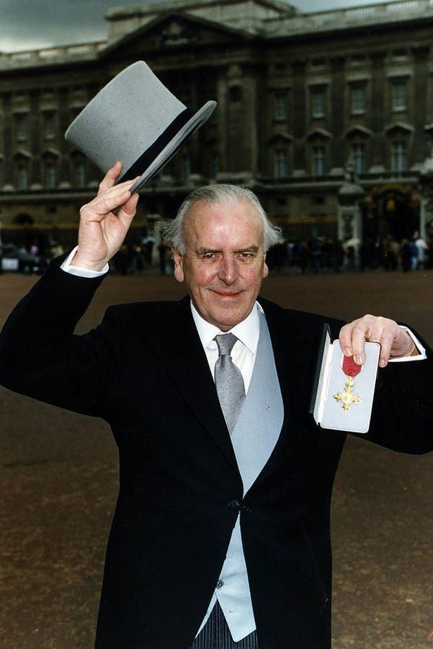 George Cole (cricketer) Minder star George Cole dies aged 90 after revealing wish to make