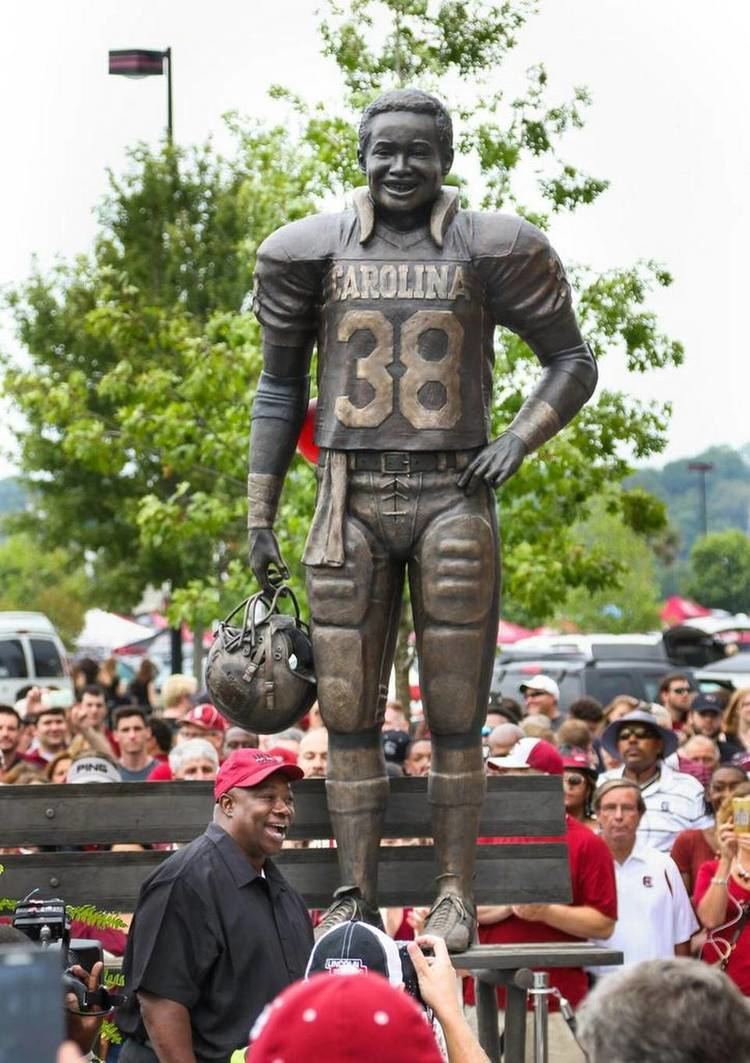 George Rogers (American football) Photos George Rogers statue unveiled at WilliamsBrice