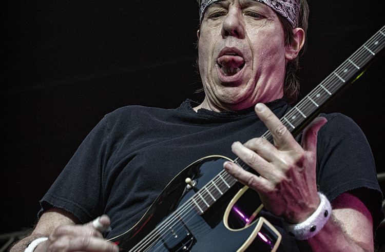 George Thorogood PHOTO GALLERY George Thorogood Canalside Buffalo FM