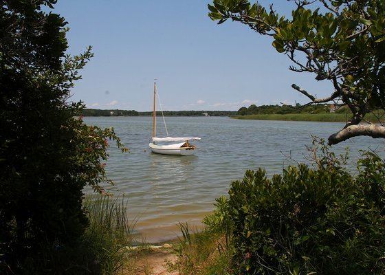 Georgica Pond East Hampton Trustees Shut Down Crabbing And Other Shellfishing At