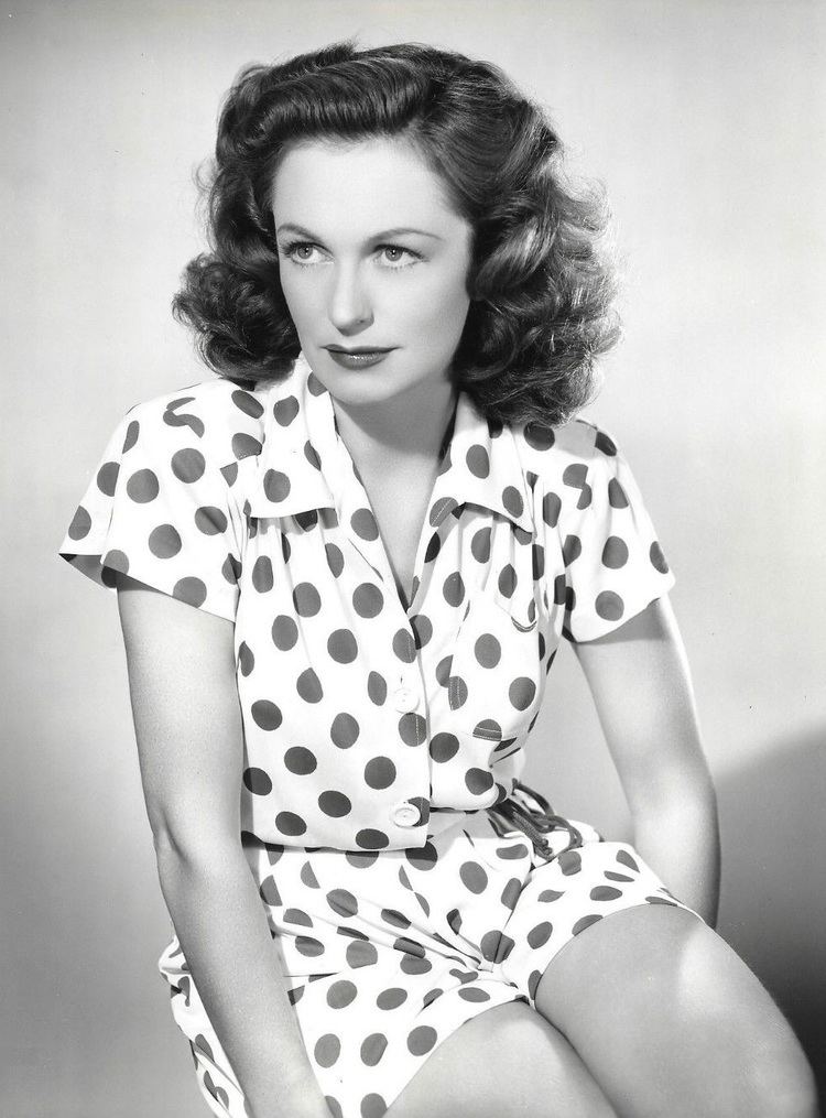 Geraldine Fitzgerald Geraldine Fitzgerald 1913 2005 Find A Grave Memorial