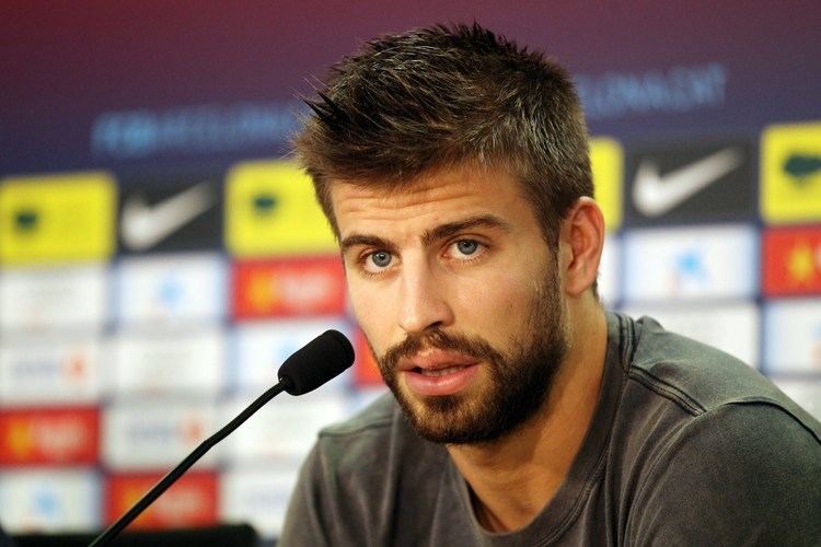 Gerard Piqué Pique family pictures wife Kids Age Height Net Worth