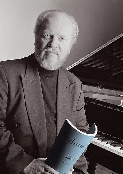 Gerhard Oppitz Gerhard Oppitz Piano Short Biography