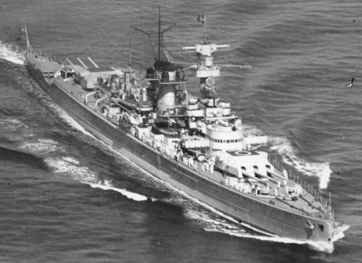 German cruiser Deutschland Ltzow German Heavy Cruiser Sailors Kriegsmarine Pinterest