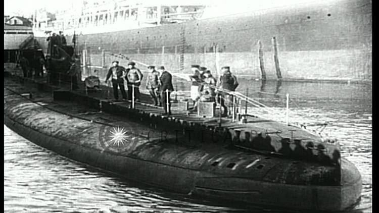 German submarine Deutschland Sailors on German merchant submarine Deutschland as it departs from