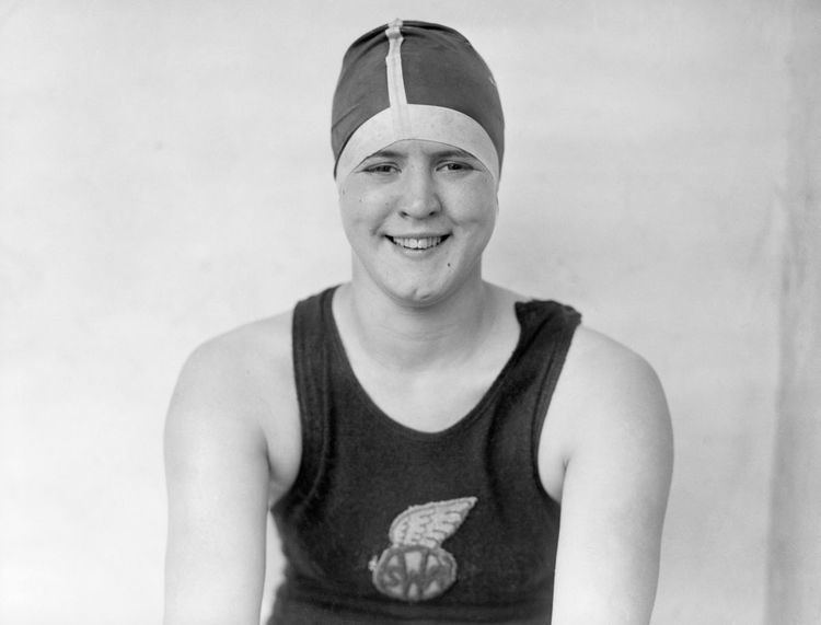 Gertrude Ederle The 19yearold woman who swam the English Channel faster than any man