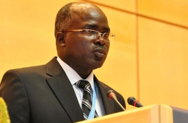 Gervais Rufyikiri Burundian vicepresident runs for cover when students