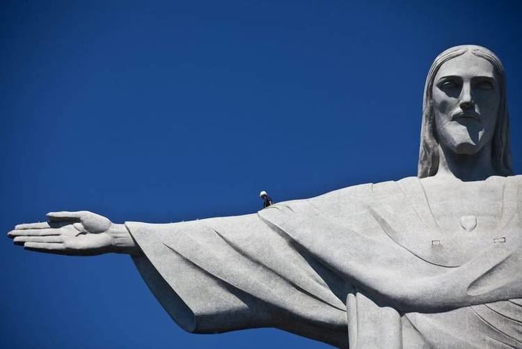Gheorghe Leonida Chipul statuii MANTUITORULUI din BRAZILIA a ROLro
