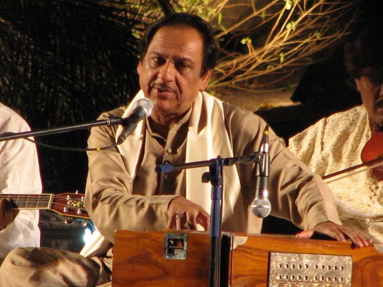 Ghulam Ali (singer) httpsuploadwikimediaorgwikipediacommonsbb