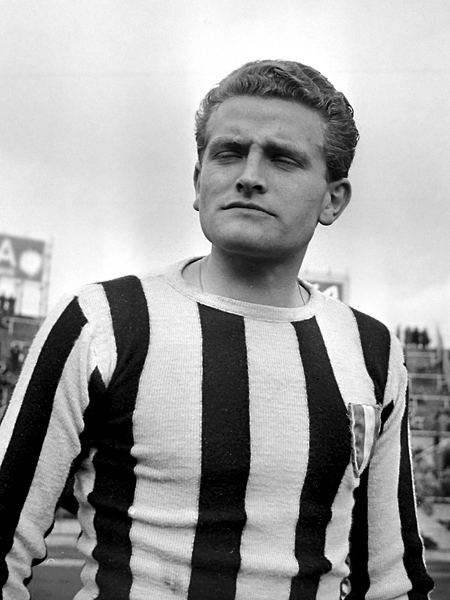 Giampiero Boniperti FileGiampiero Boniperti Juventus Football Clubjpg