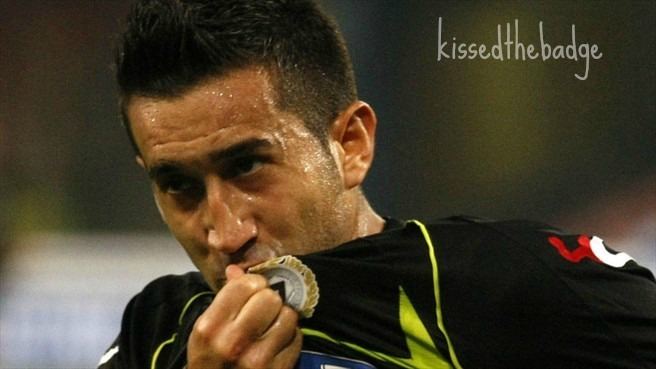 Giampiero Pinzi Pinzi badge kissing before losing kissedthebadge