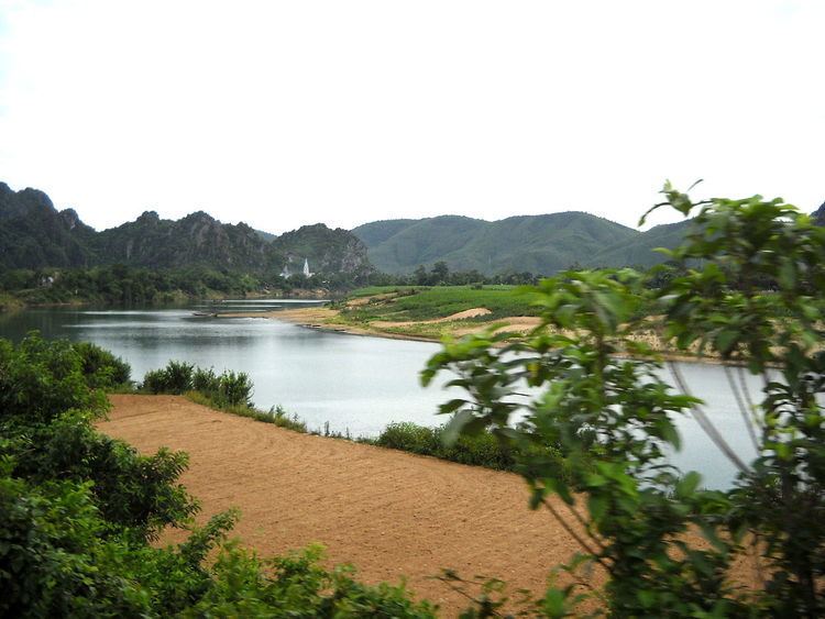 Gianh River httpsuploadwikimediaorgwikipediacommonsthu