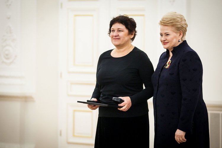 Giedra Radvilavičiūtė Prezidentroje apdovanoti Nacionalins premijos laureatai DELFI