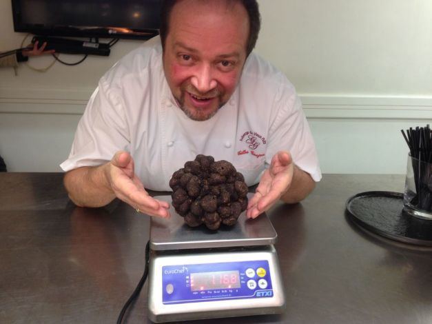 Gilles Goujon Une truffe de 1168 kg pour le chef audois Gilles Goujon