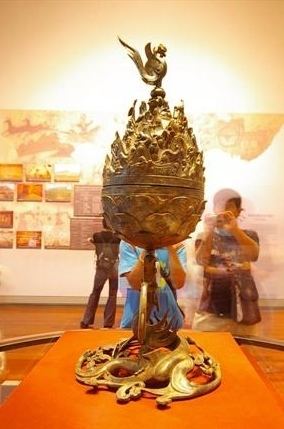 Gilt-bronze Incense Burner of Baekje httpsuploadwikimediaorgwikipediacommonsaa