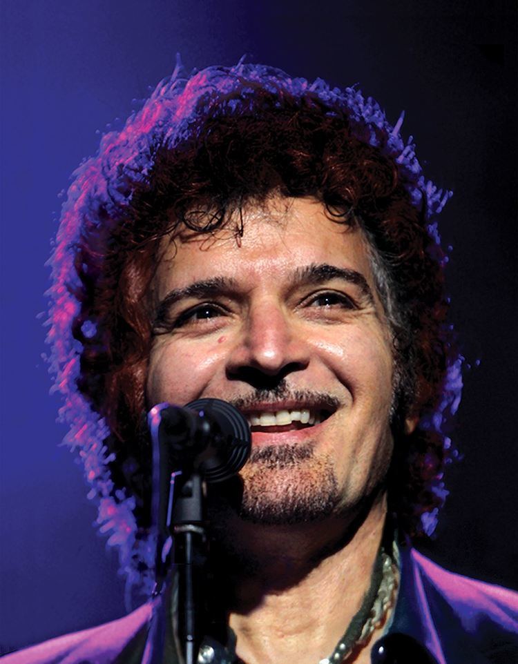 Gino Vannelli Gino Vannelli says fans keep him moving forward