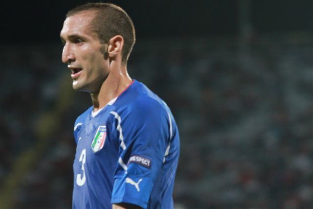 Giorgio Chiellini playing football on the football field while wearing  a jersey