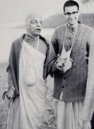 Giriraja Swami Srila PrabhupadaVani and Vapuh Giriraj Swami39s Vyasa