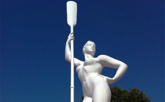 Girl with an Oar Sculpture The Oar Girl in Moscow photos Best monuments of