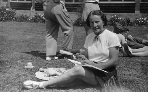 Gisela Taglicht Taglicht Gisela Gisela Taglicht in 1943 or 1944 Te Ara