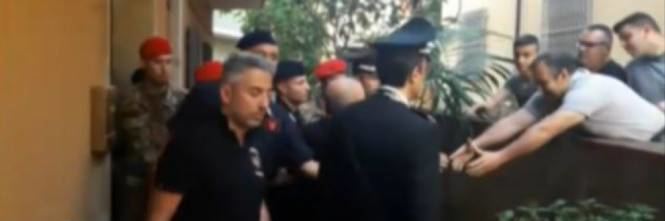 Giuseppe Giorgi Arrestato boss Giuseppe Giorgi gli baciano le mani IlGiornaleit