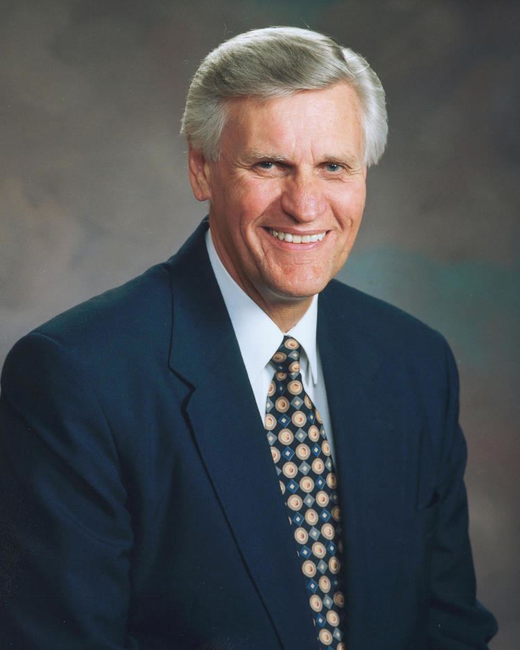 Glenn L. Pace Elder Glenn L Pace LDS emeritus general authority dies at 77
