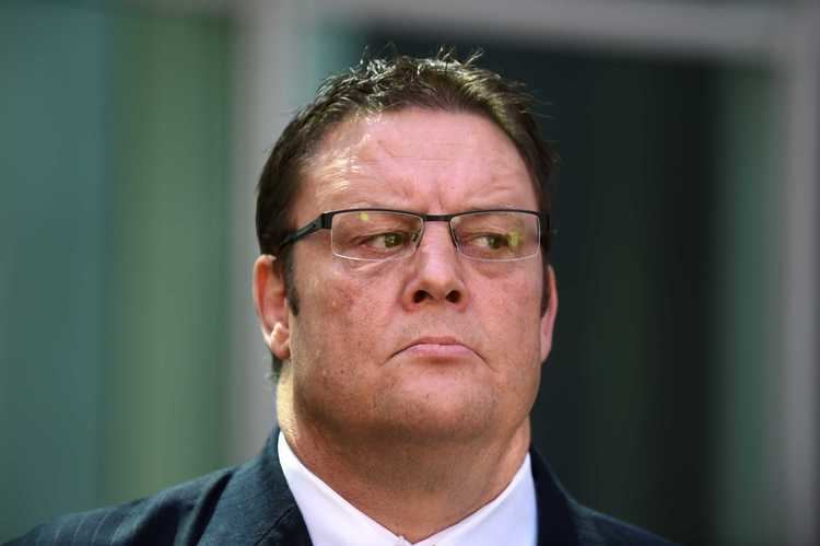 Glenn Lazarus AM Glenn Lazarus accuses Govt and Labor of a dirty deal