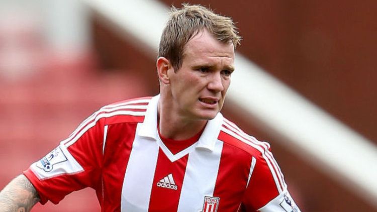 Glenn Whelan Transfer news Mark Hughes says Norwich target Glenn