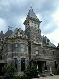 Glenview Mansion httpsuploadwikimediaorgwikipediacommonsthu