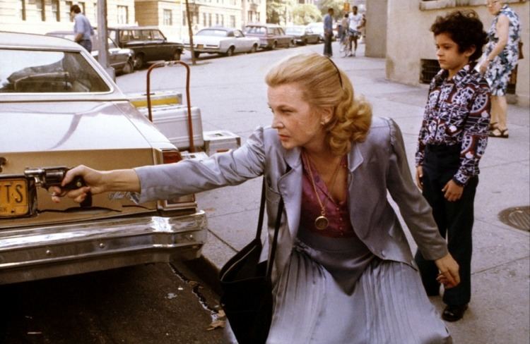Gloria (1980 film) movie scenes gloria 1980 03 g Oh no What is going on here For Cassavetes 10th film he left the independent route in favor of a studio film Columbia Pictures 