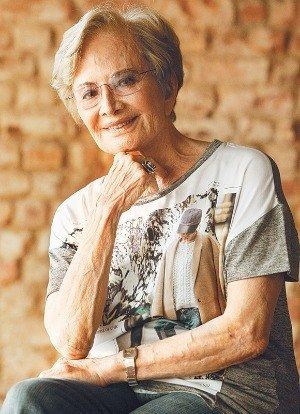 Glória Menezes Aos 80 anos Glria Menezes volta aos palcos esbanjando vitalidade