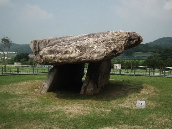 Gochang, Hwasun and Ganghwa Dolmen Sites httpsmediacdntripadvisorcommediaphotos02