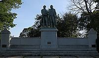 Goethe–Schiller Monument (Milwaukee) httpsuploadwikimediaorgwikipediacommonsthu