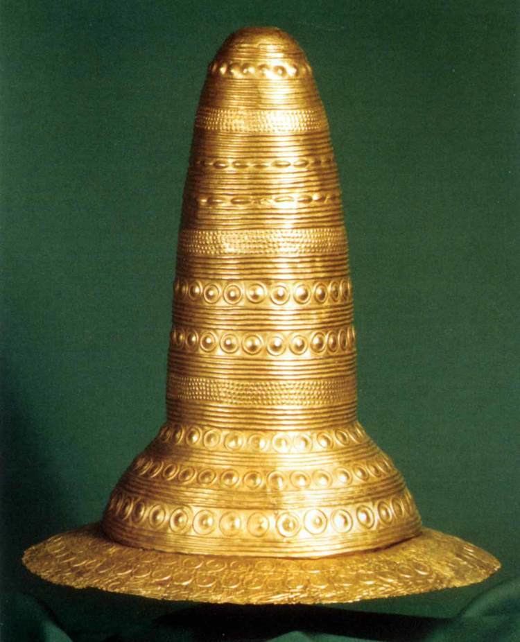 Golden hat The Comerford Crown a Bronze Age gold 39hat39 from Tipperary Irish