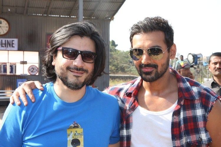 Goldie Behl John Abraham with filmmaker Goldie Behl on location of the song