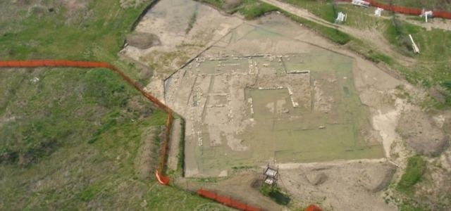 Gonfienti Assalto agli scavi etruschi in 400 in fila per visitare Gonfienti a