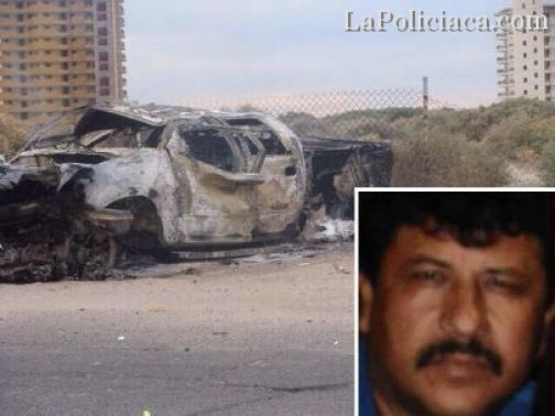 On the left, a wrecked white car while on the bottom right corner, Gonzalo Inzunza Inzunza with a serious face and mustache while wearing a blue polo shirt