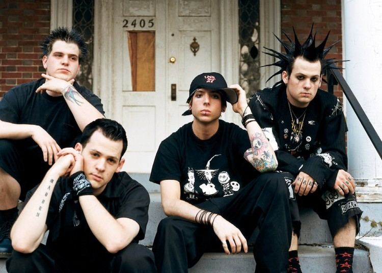 Good Charlotte 1000 ideas about Good Charlotte on Pinterest Bands Blink 182 and