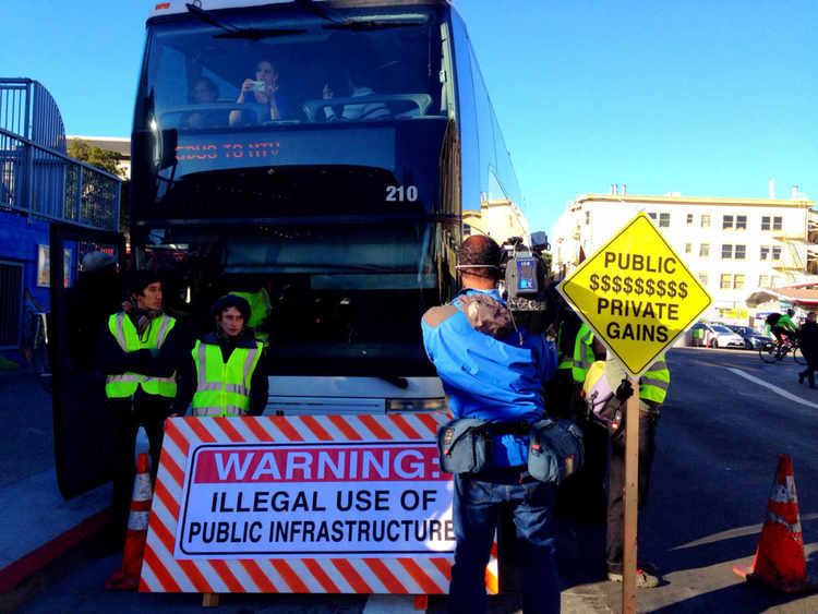 Google bus protests Protesters Block Google Bus at 24th and Valencia Uptown Almanac