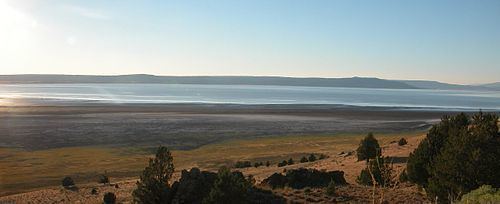 Goose Lake (Oregon–California) httpsuploadwikimediaorgwikipediacommonsthu