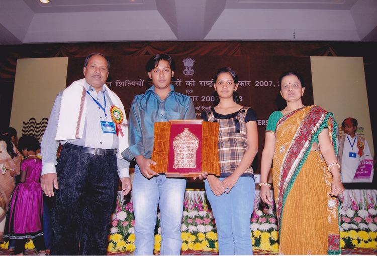 Gopal Prasad Sharma FileArtist gopal prasad sharma with his familyjpg Wikimedia Commons