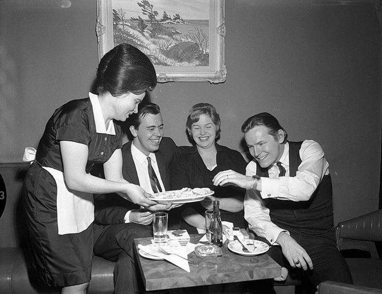 Gordon Lightfoot at the right with his friends at a music industry function in Toronto in 1965