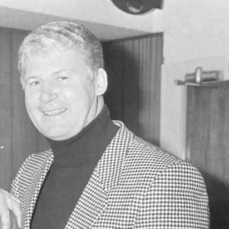 Tributes paid after death of Aberdeen footballer Gordon Low who joined pal  Denis Law at Huddersfield - Aberdeen Live