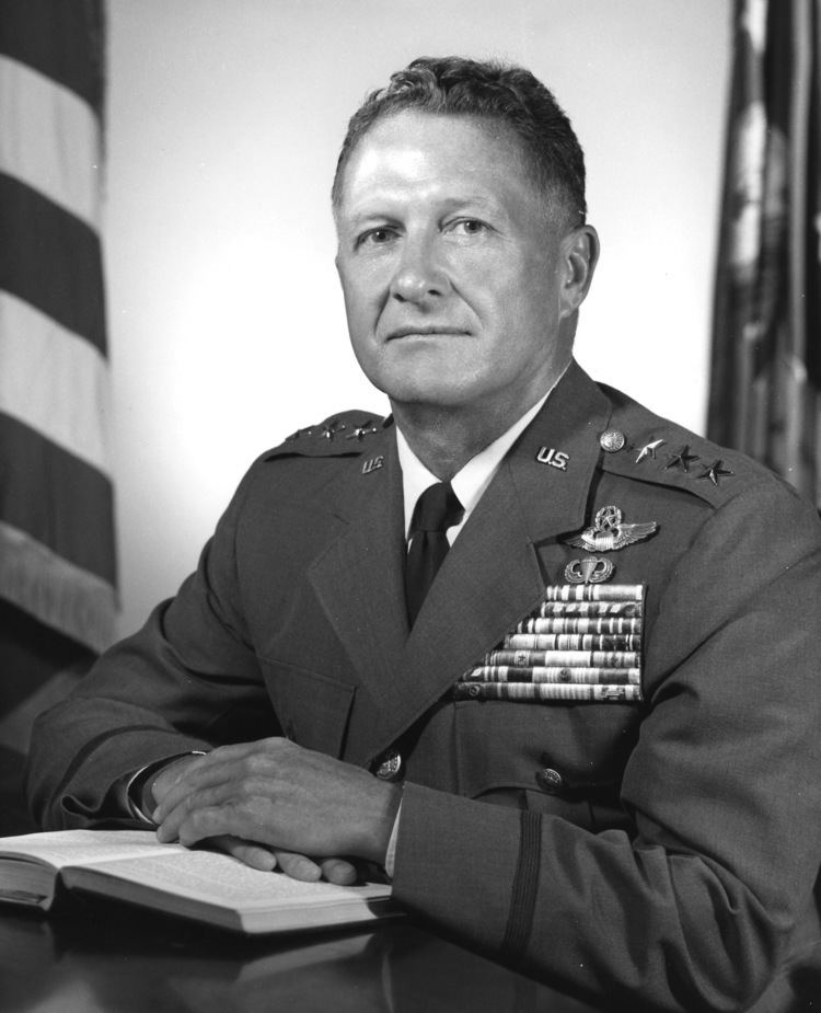 Gordon M. Graham LIEUTENANT GENERAL GORDON M GRAHAM US Air Force Biography Display