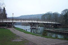 Goring and Streatley Bridge httpsuploadwikimediaorgwikipediacommonsthu