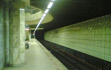 Gorjului metro station