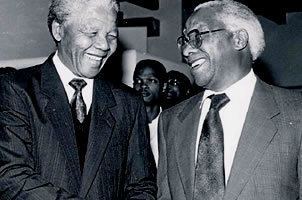 Govan Mbeki THE MEANING OF LEADERSHIP IN A DIVIDED SOCIETY LESSONS FROM THE