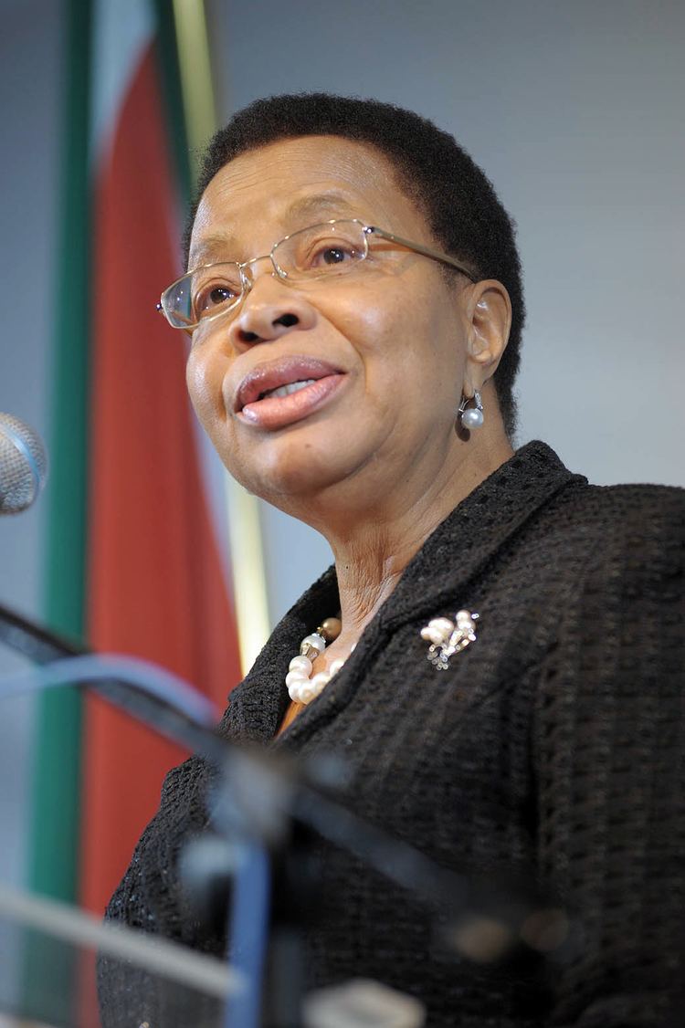 Graça Machel httpsuploadwikimediaorgwikipediacommonsaa